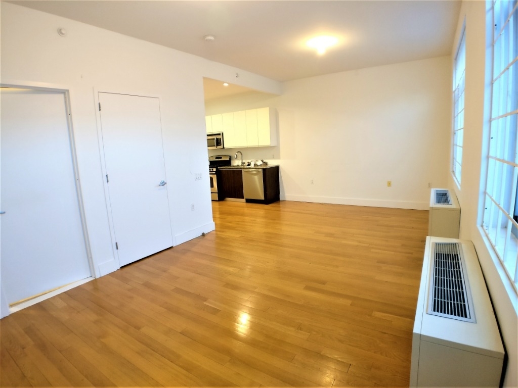 836 Bergen Street - Photo 2