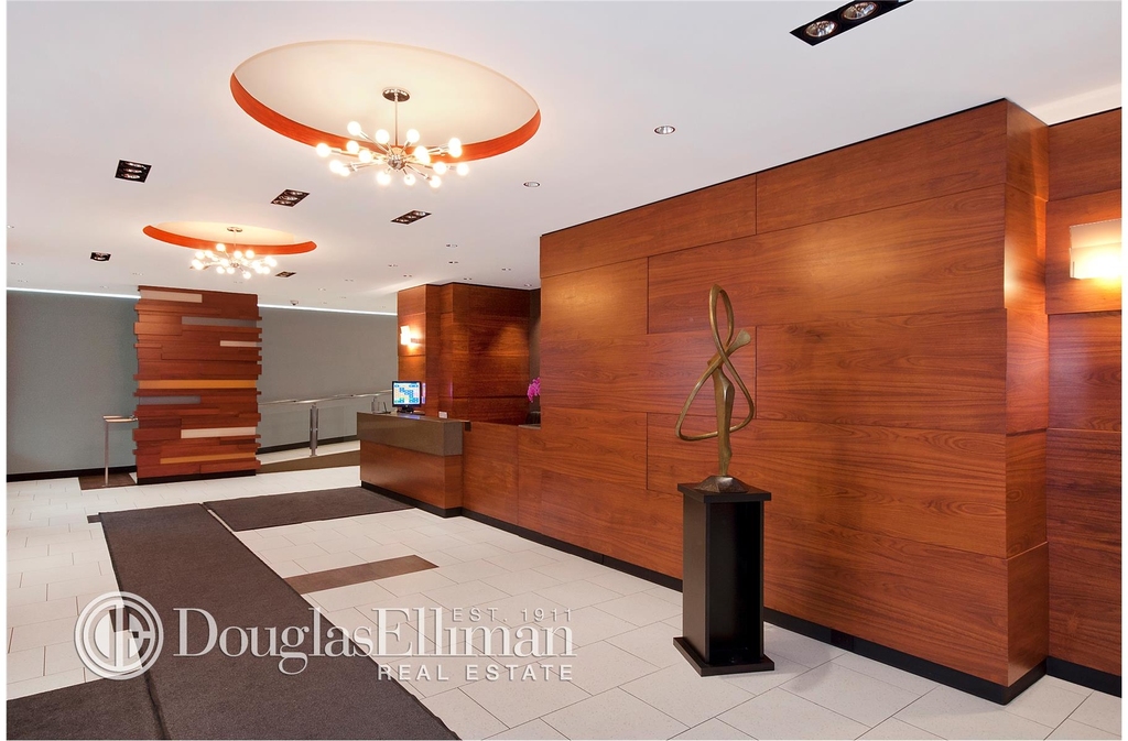 382 Central Park West - Photo 16