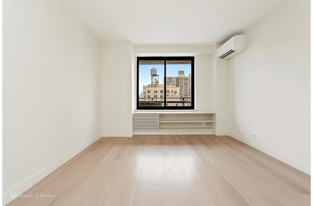 382 Central Park West - Photo 6