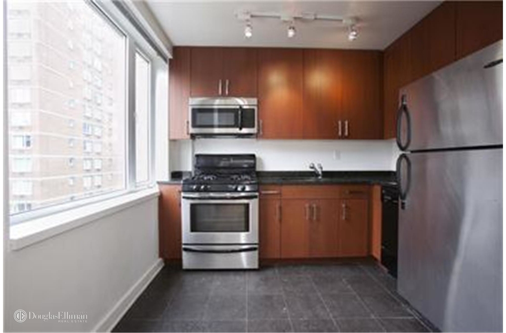 312 West 53rd St - Photo 1