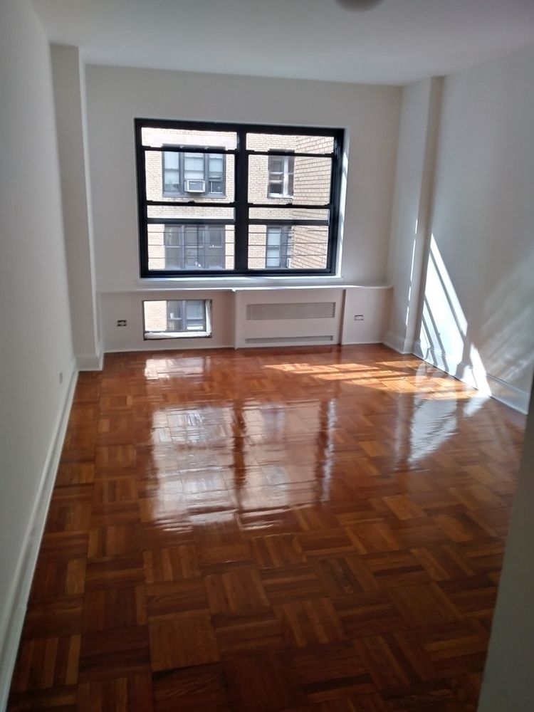 412 East 55th - Photo 1