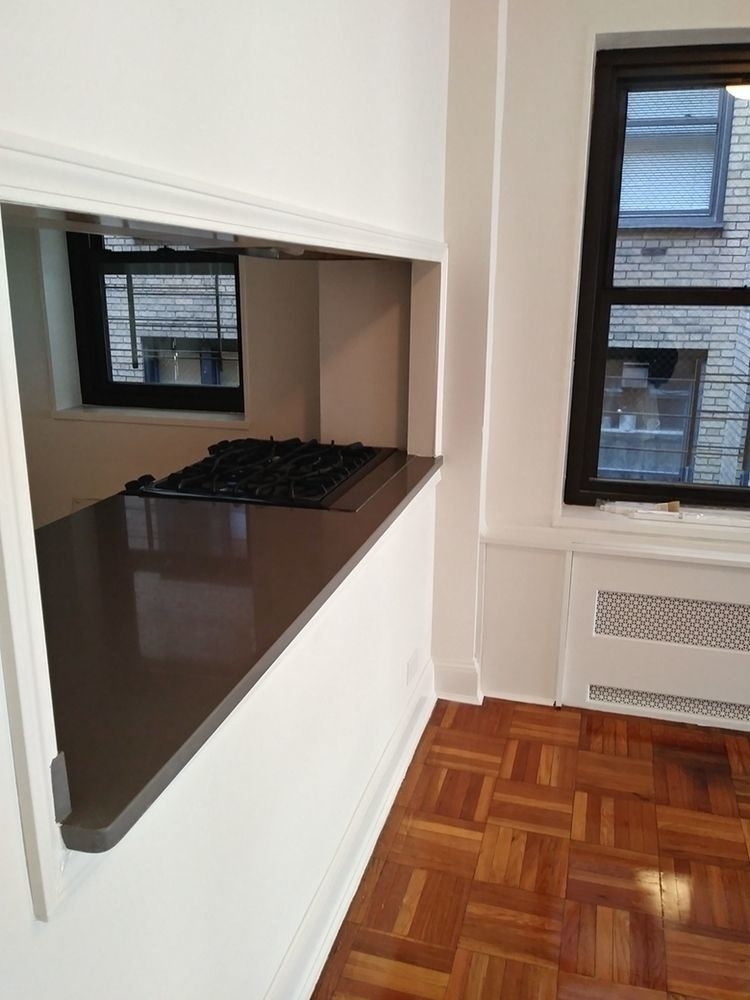 412 East 55th - Photo 2