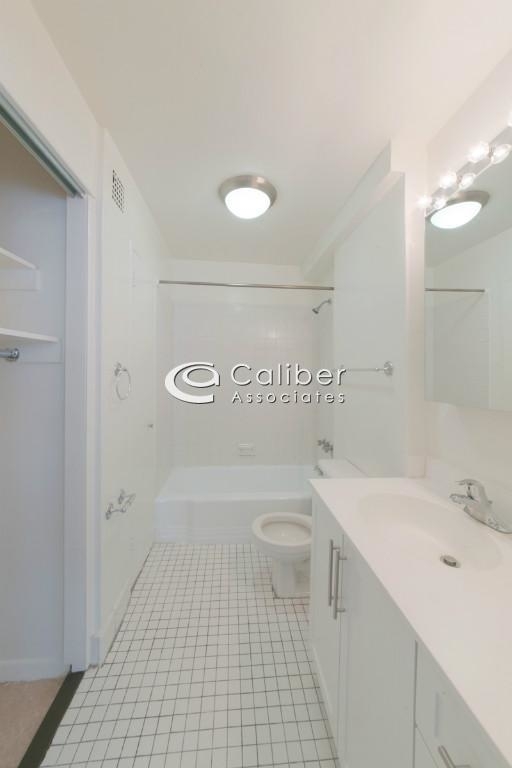 236 East 36th Street - Photo 3