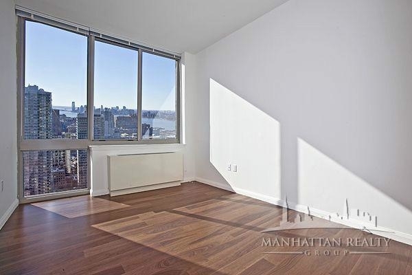 W 42 st - Photo 1