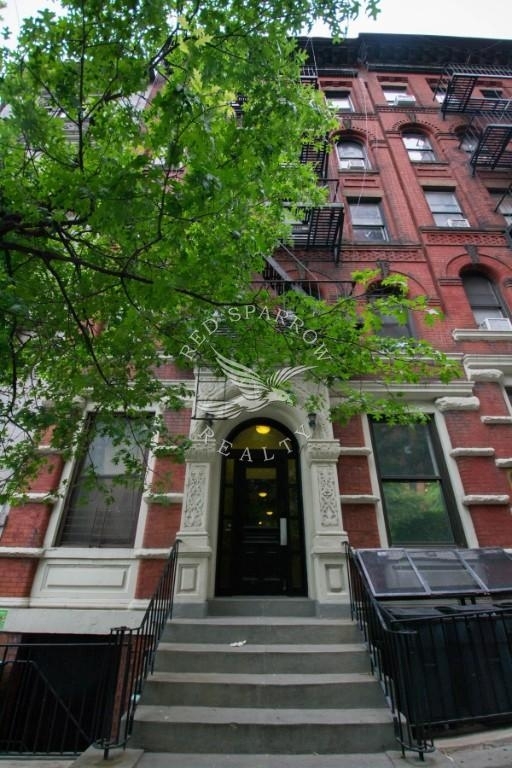 East 90th Street - Photo 14