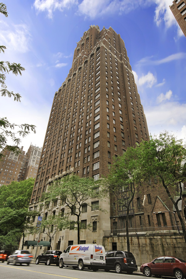 320 East 42nd - Photo 0