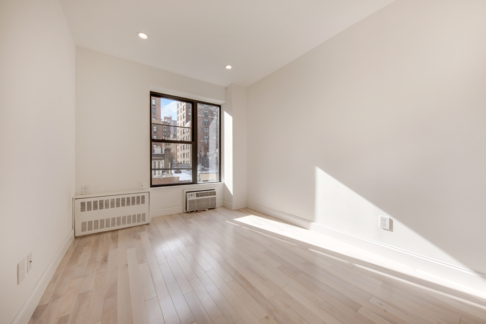 114 East 40th Street - Photo 1