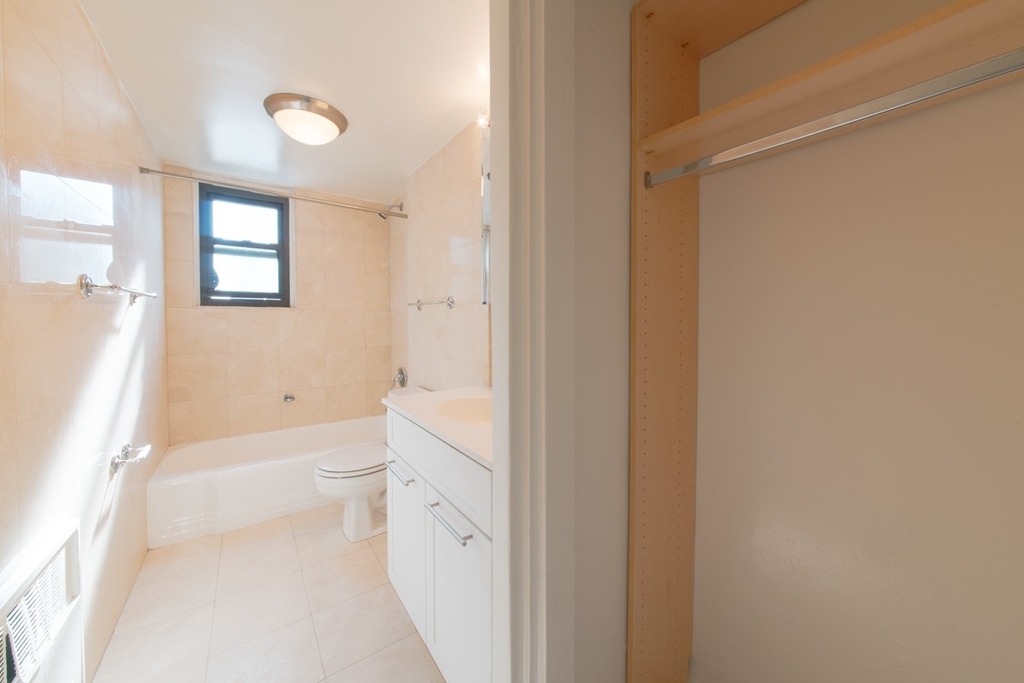 236 East 36th Street - Photo 4