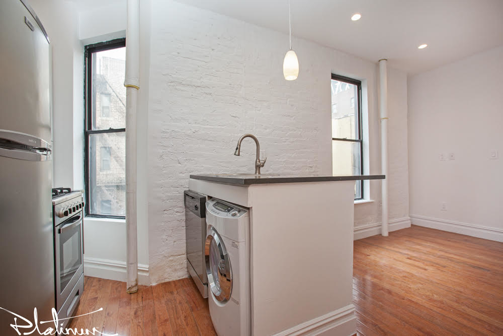 826 Ninth Ave - Photo 0