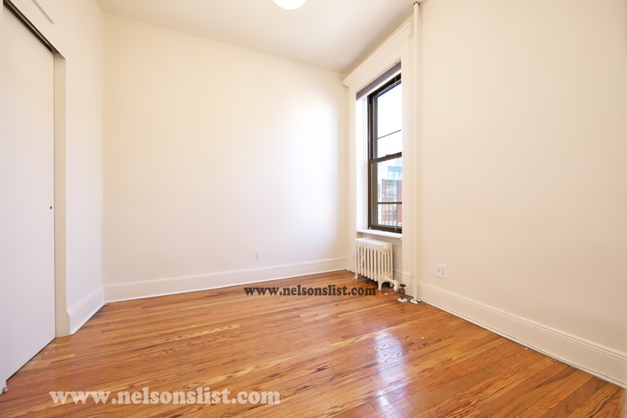 633 10th Street - Photo 1