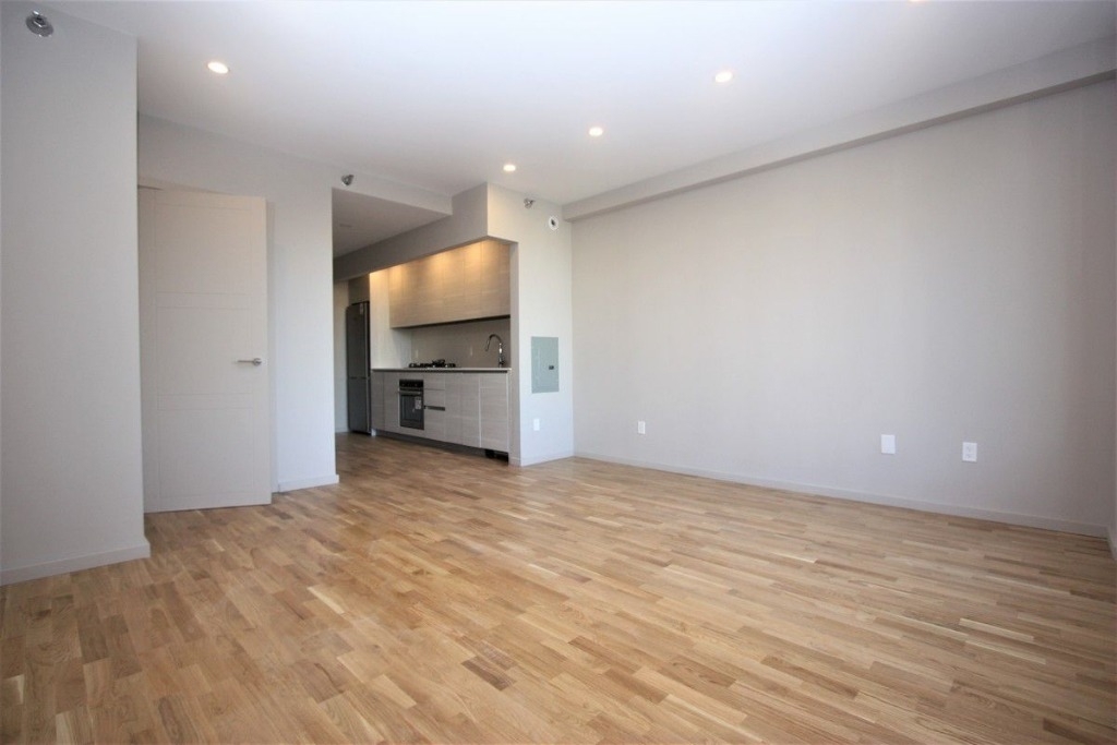 1511 Bedford Ave  - Photo 9