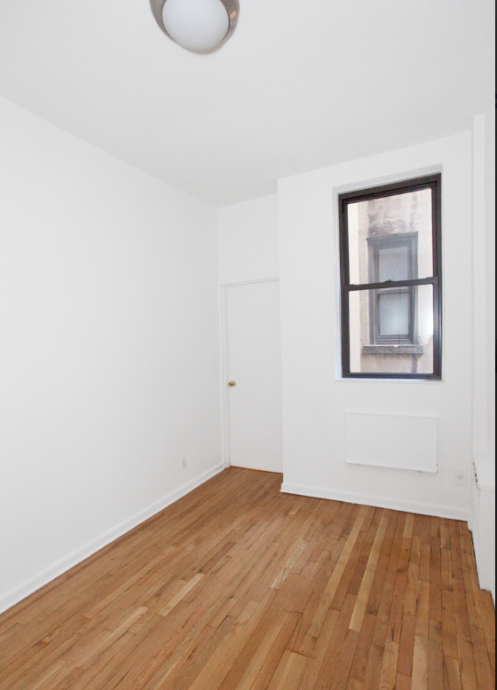 206 East 25th Street - Photo 2