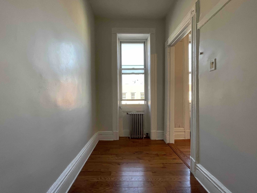 110 Nassau Ave - Photo 6