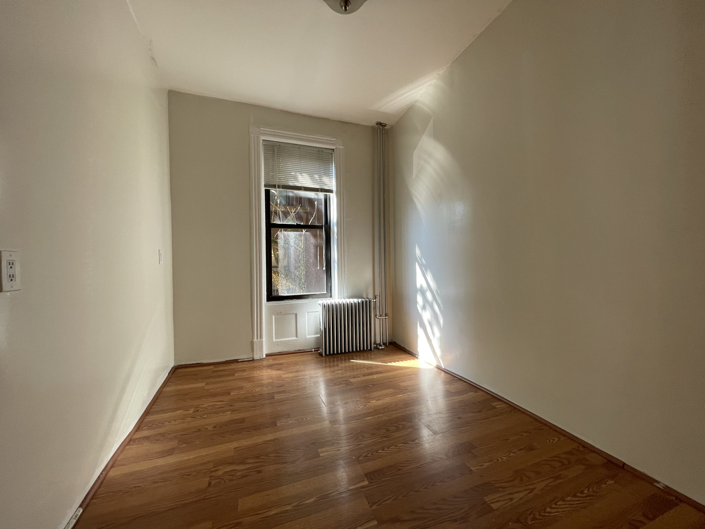 790 Seneca Avenue - Photo 9