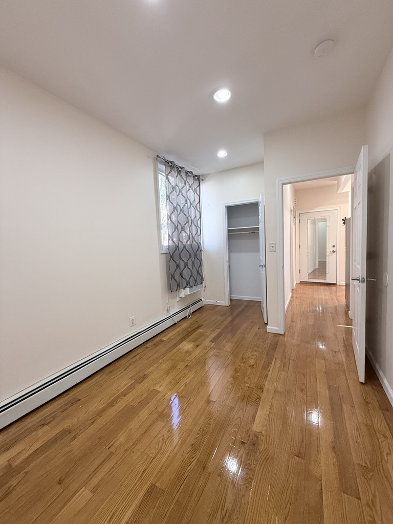Ditmars Blvd and 75th St - Photo 5