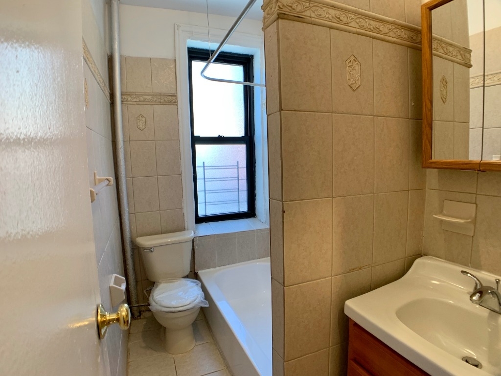 883 Franklin Avenue - Photo 4