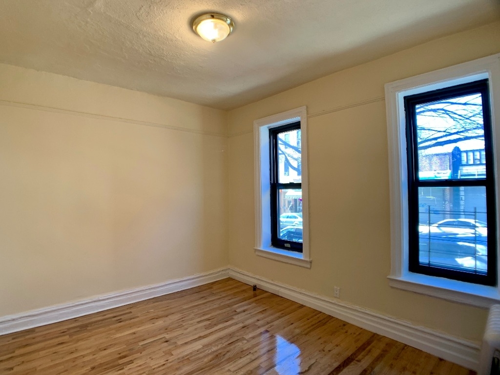 883 Franklin Avenue - Photo 2