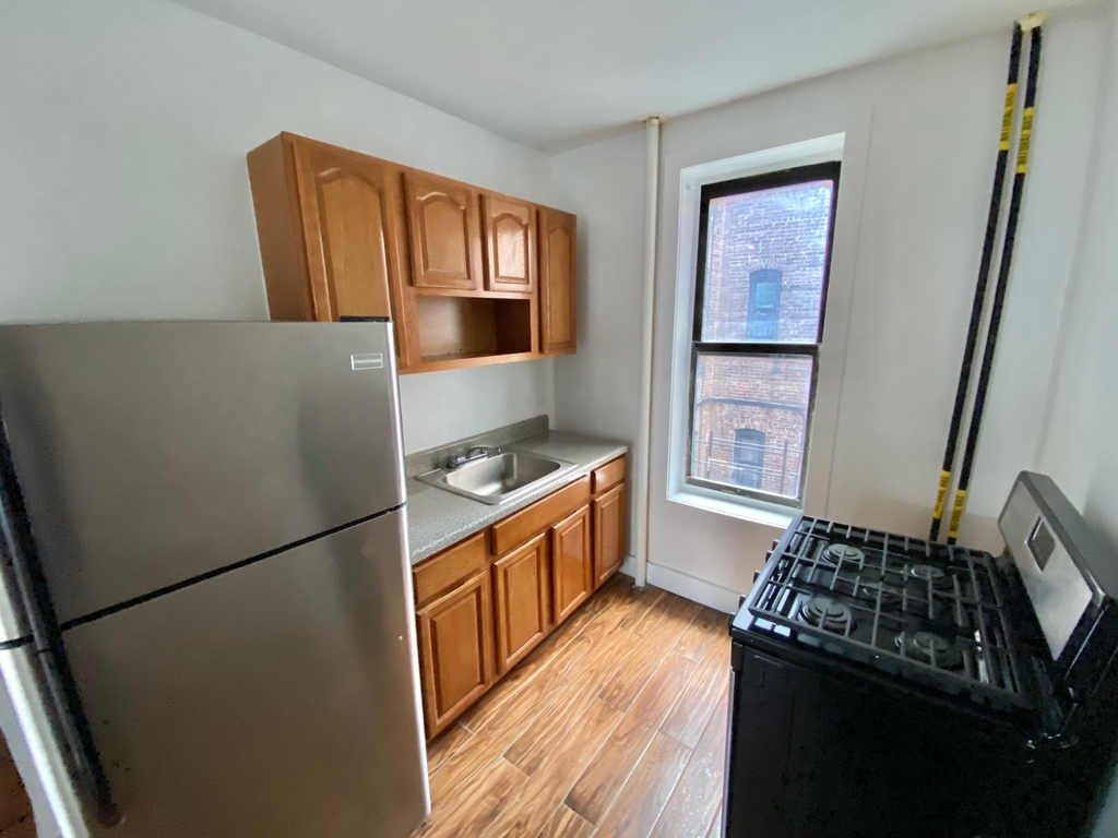 401 East 21st Street - Photo 3