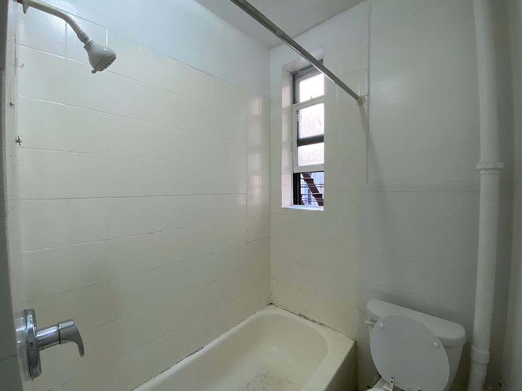 401 East 21st Street - Photo 3