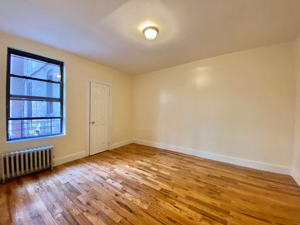 401 East 21st Street - Photo 4