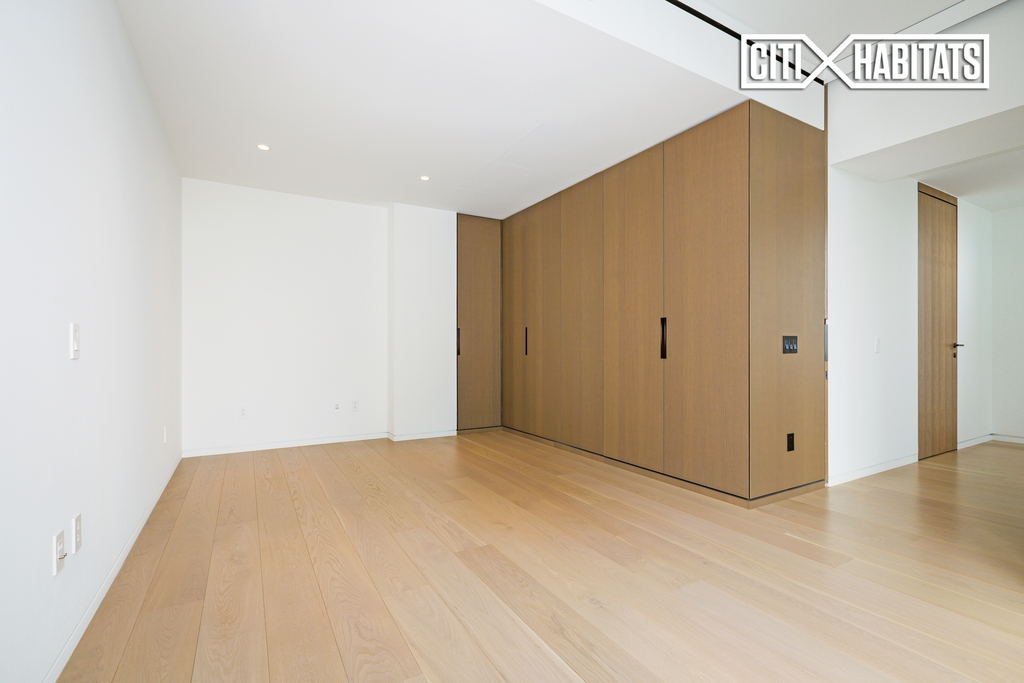 East 53rd Street - Photo 10