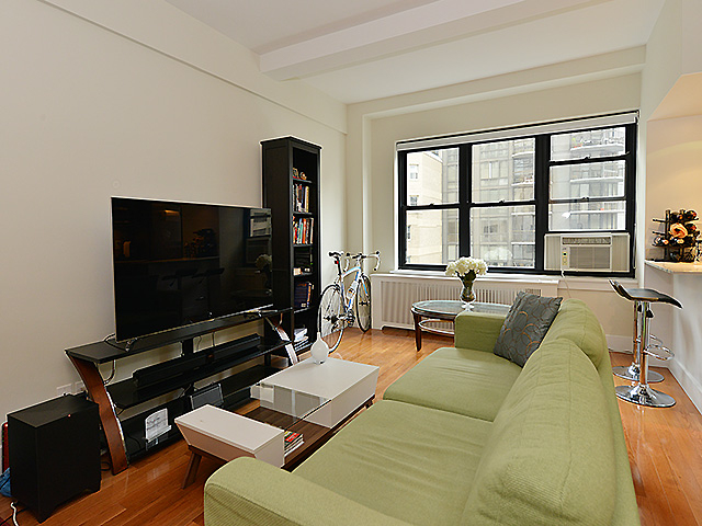 East 57th Street - Photo 4