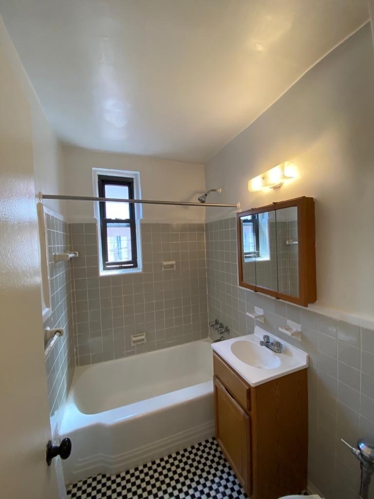 180 East 17th Street - Photo 4