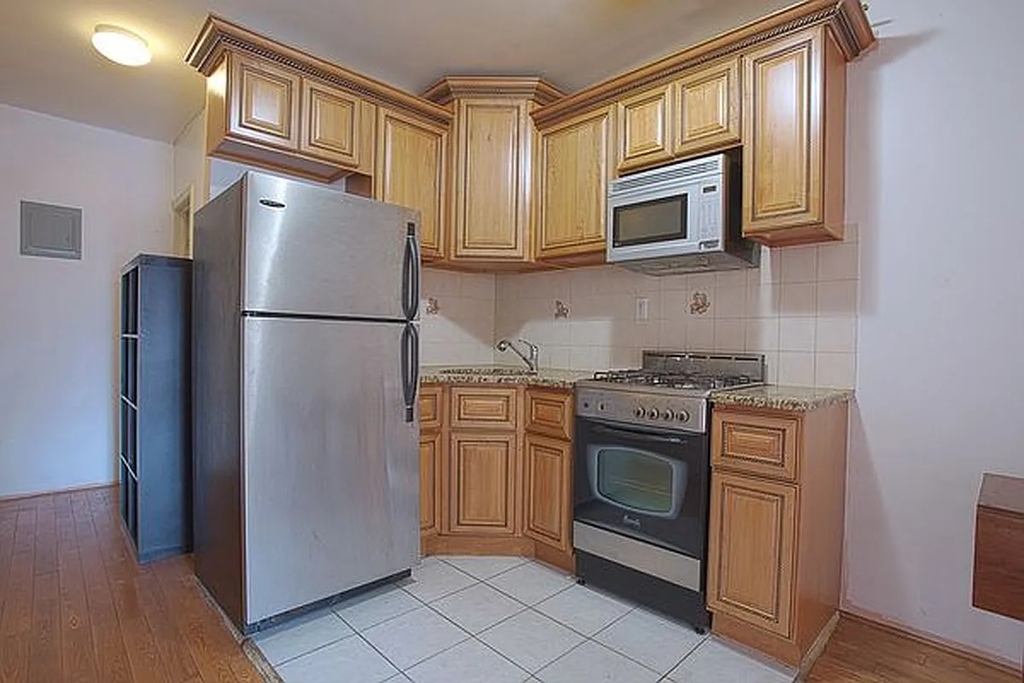 155 East 108th Street - Photo 3