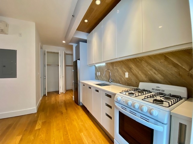 69 Ten Eyck Street - Photo 1