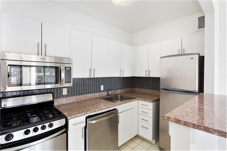 460 W 20th  - Photo 1