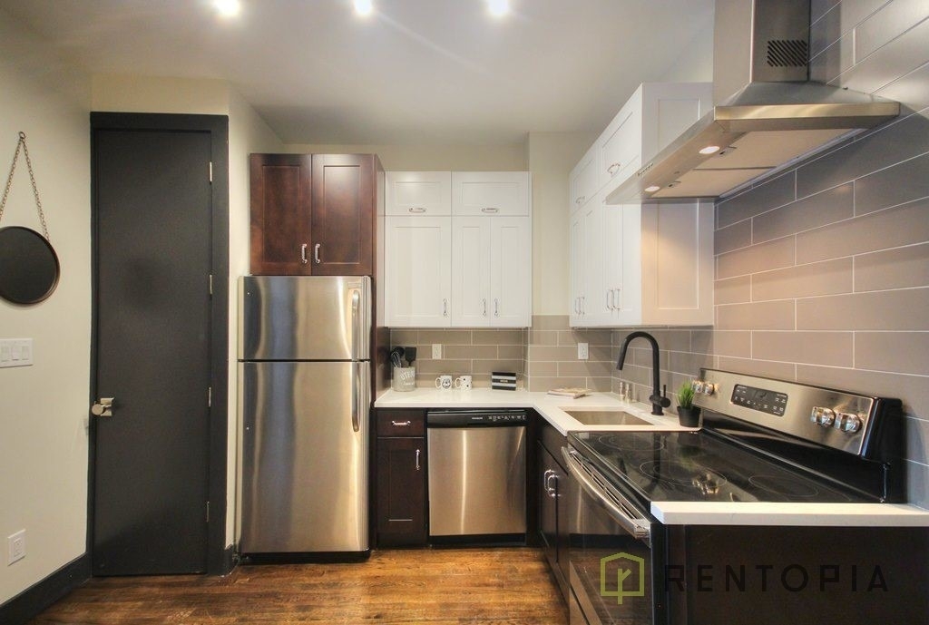 276 Nostrand - Photo 2