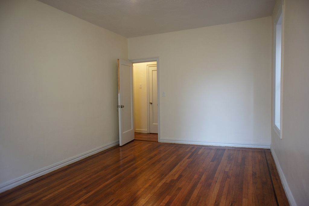 2160 Holland Avenue - Photo 2