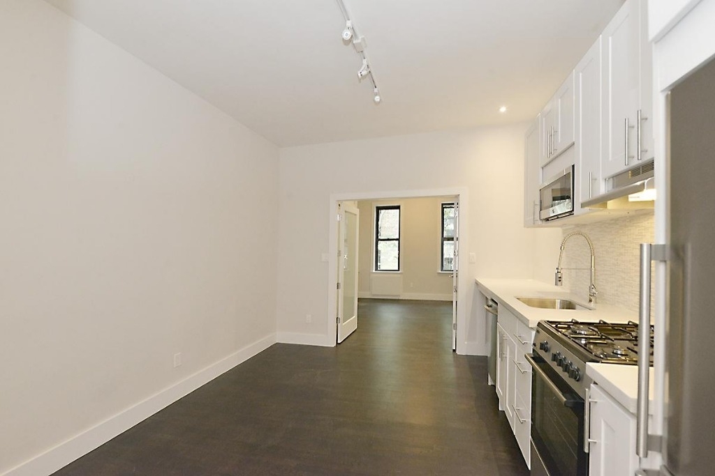 1 Bedroom on 89th Street - Photo 4