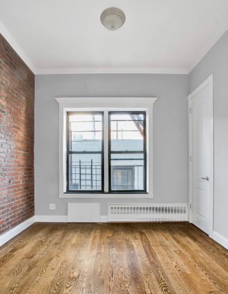 211 East 25th street - Photo 1