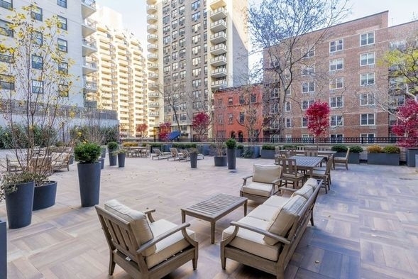 305 East 86th Street - Photo 5