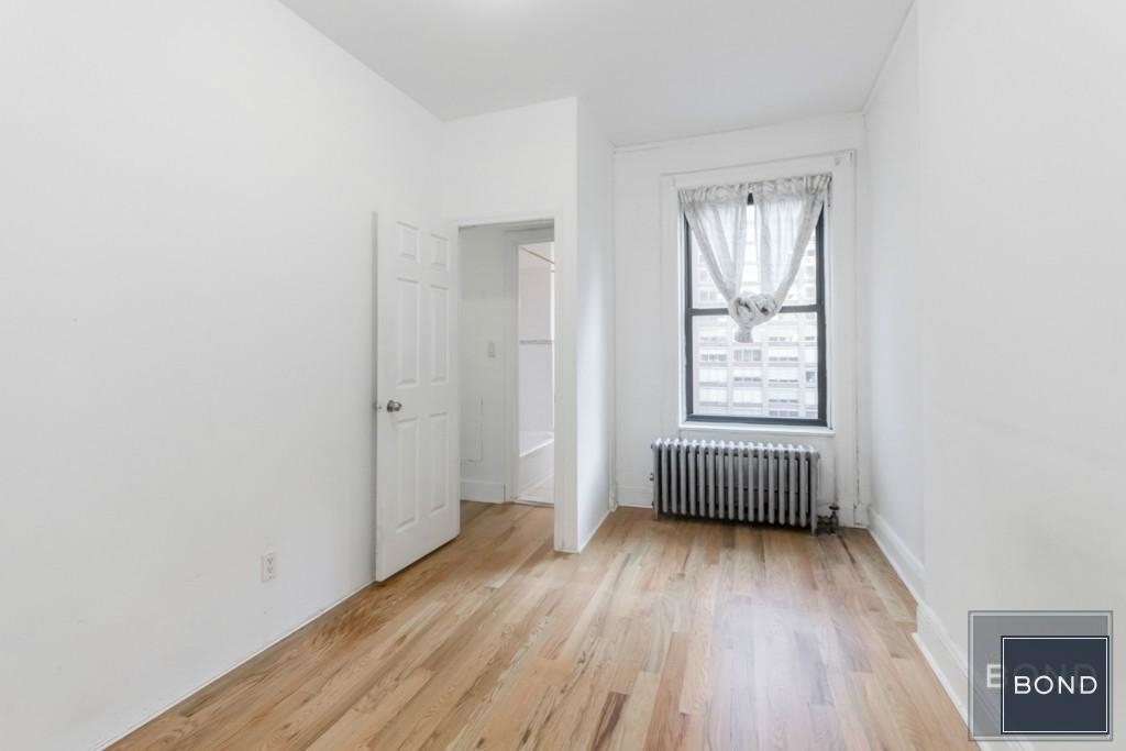 410 East 59th Street - Photo 3