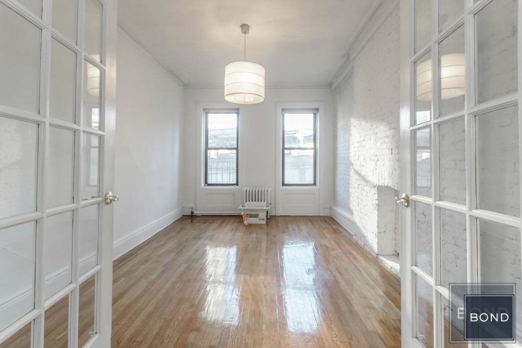 410 East 59th Street - Photo 2