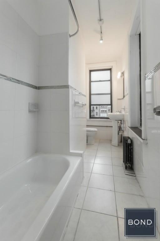 410 East 59th Street - Photo 5