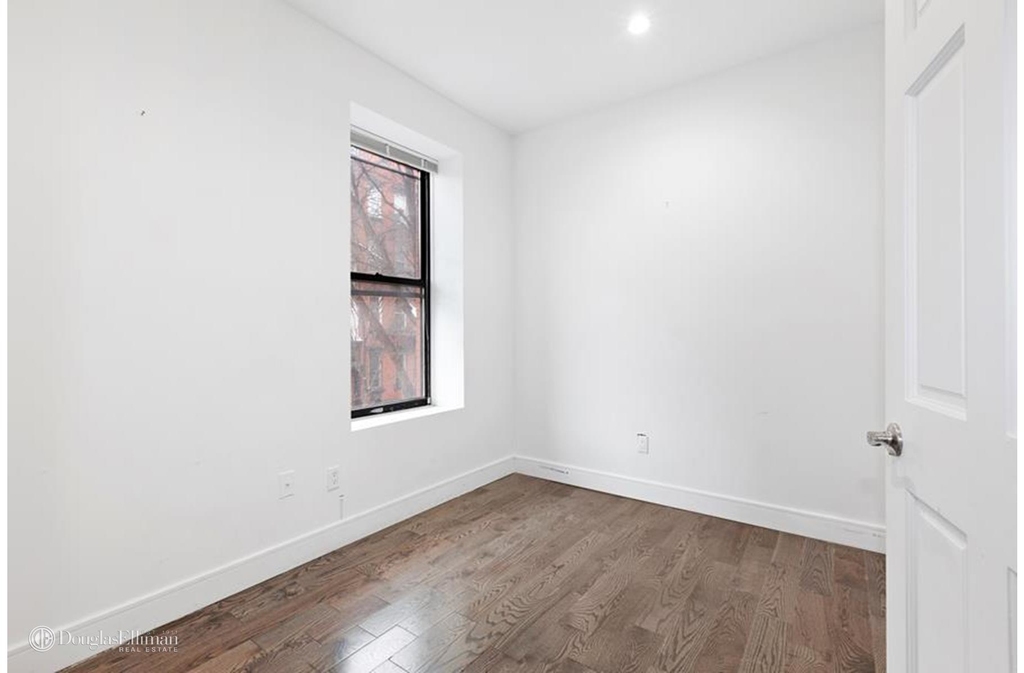 462 West 49th St - Photo 2