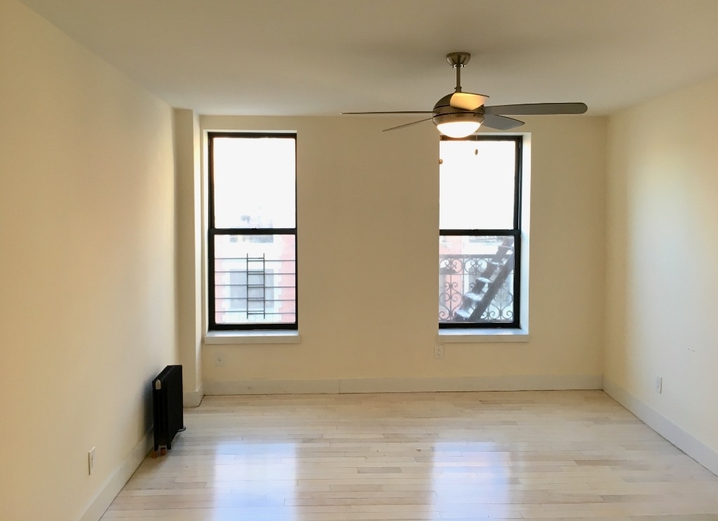 130 Wadsworth Ave - Photo 1