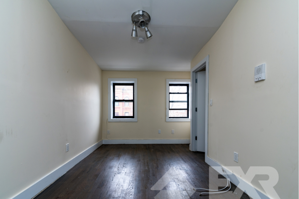 364 Bainbridge Street  - Photo 2