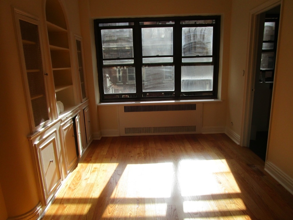 East 56th Street - Photo 3