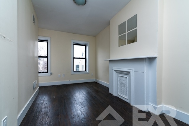 364 Bainbridge street - Photo 3