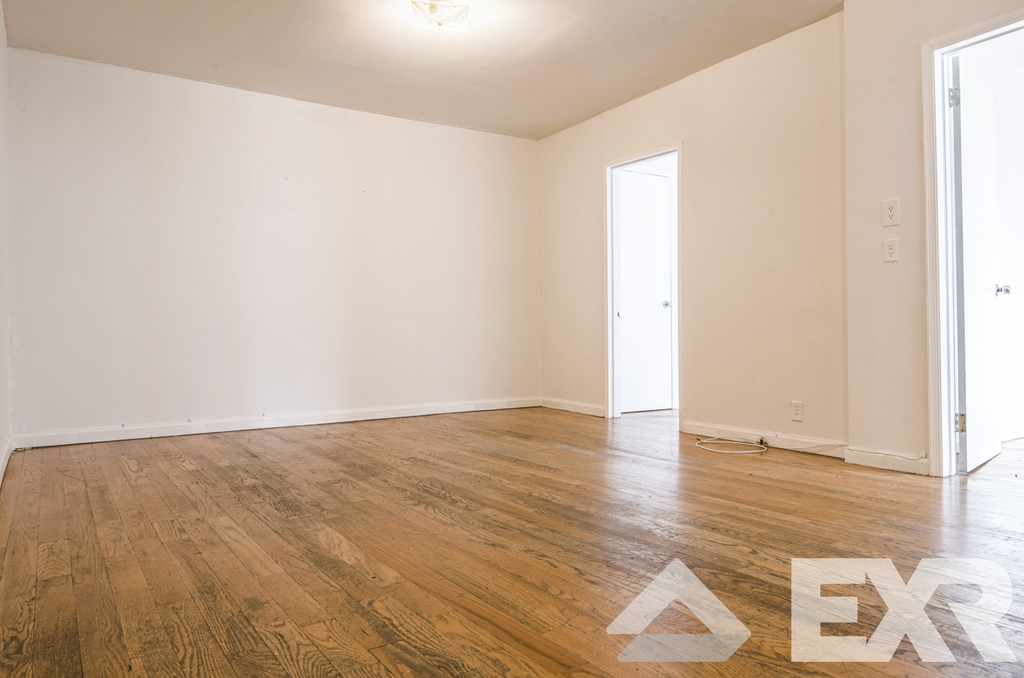 426 Lorimer Street - Photo 1