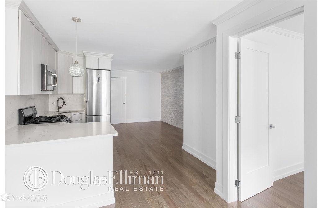 330 East 63rd St - Photo 4