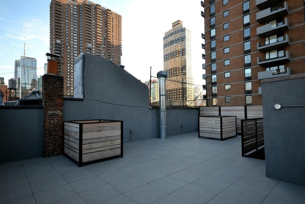 459 W 43rd St - Photo 6