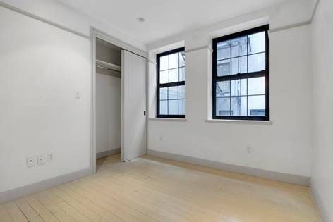 459 W 43rd St - Photo 4