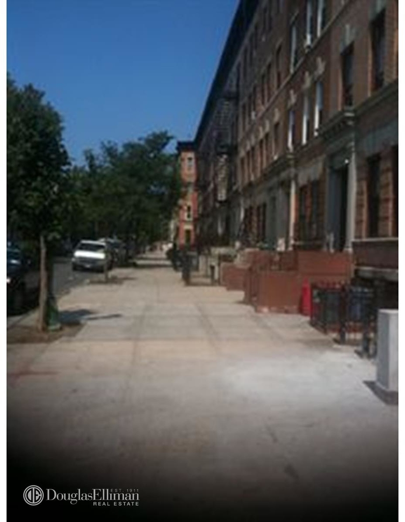 499 Park Pl - Photo 10