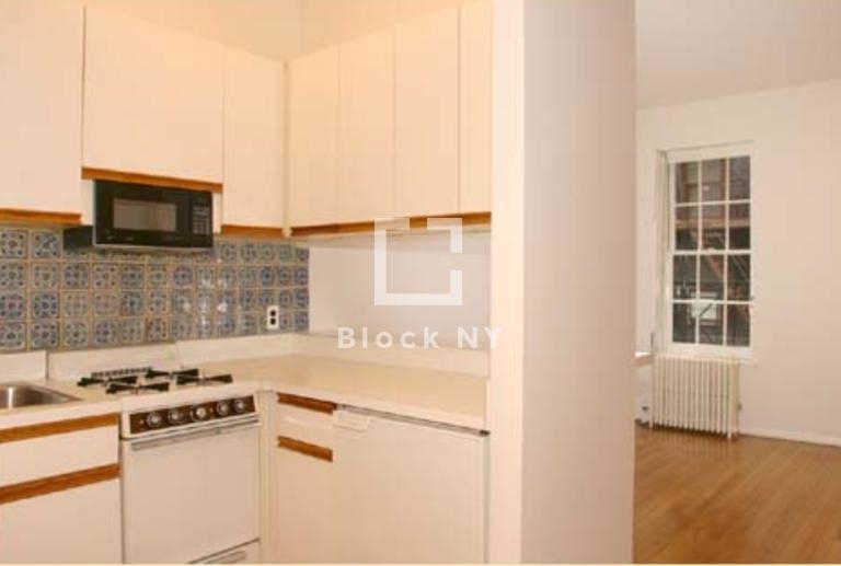 East 81st Street - Photo 2