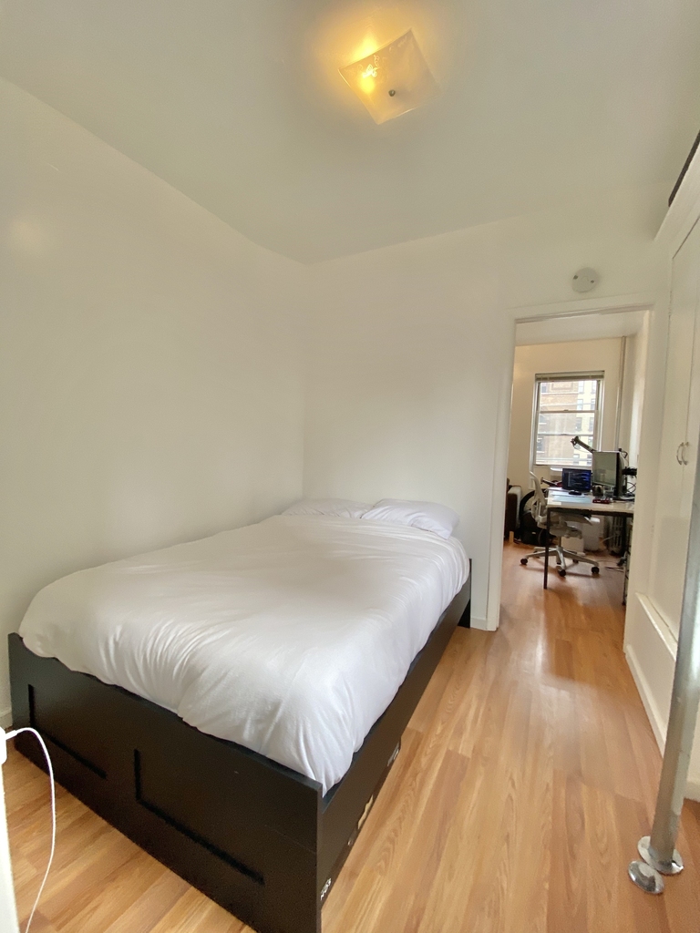 540 West 47th Street - Photo 2